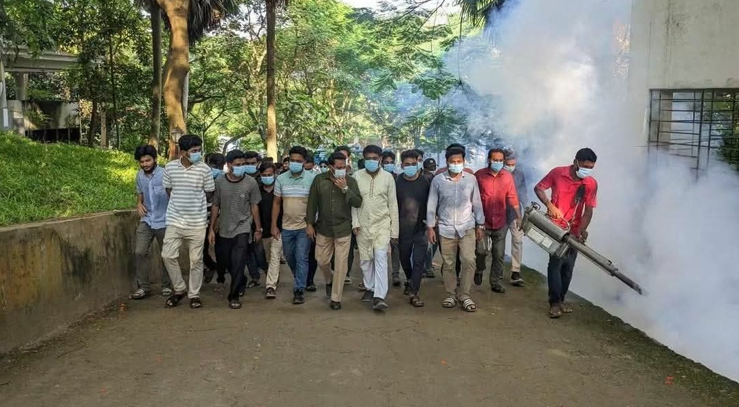 কুবিতে ডেঙ্গু প্রতিরোধে ছাত্রদলের মশকনিধন কর্মসূচি