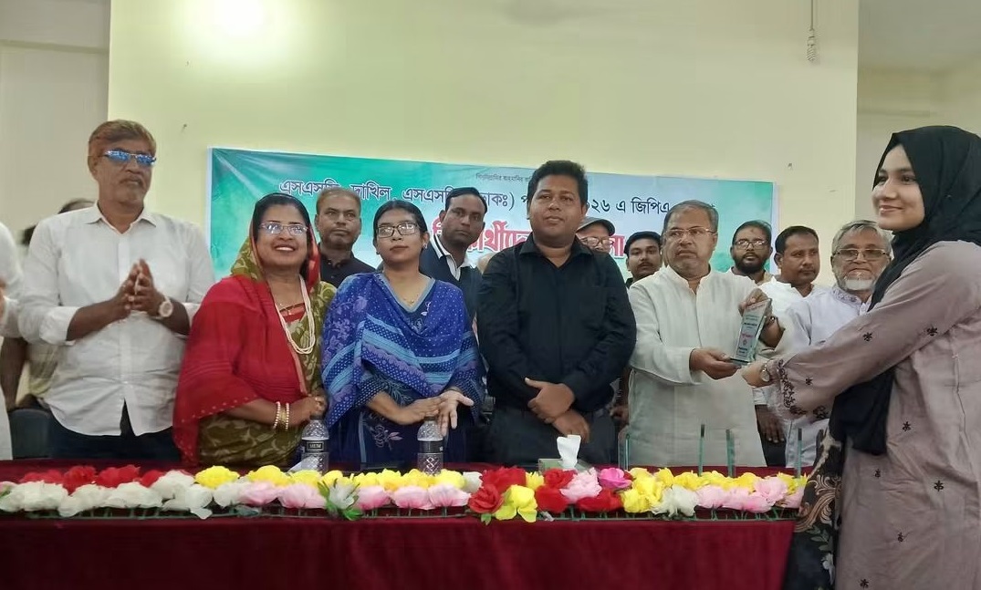 সিংড়ায় জিপিএ-৫ পাওয়া কৃতি শিক্ষার্থীদের সংবর্ধনা দিলেন এমপি আনু