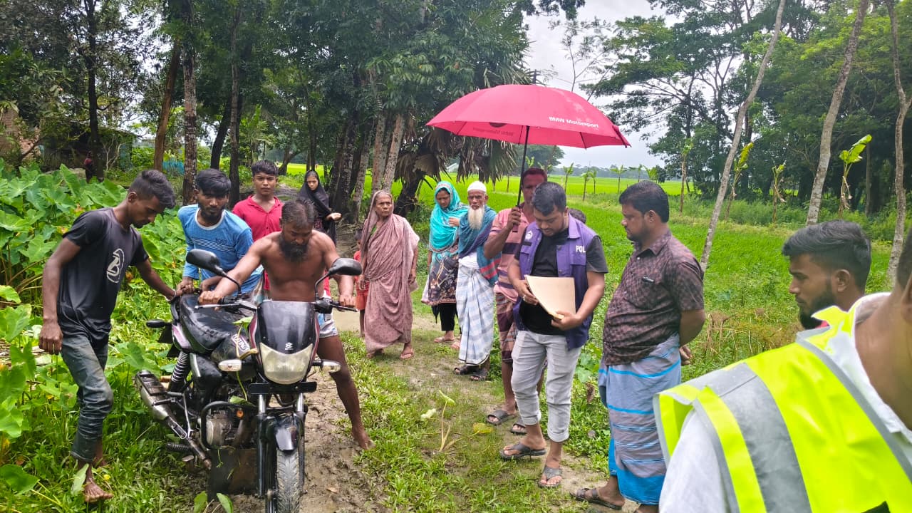 গলাচিপায় মামলার সাক্ষীর পুকুর থেকে ২ মোটরসাইকেল উদ্ধার