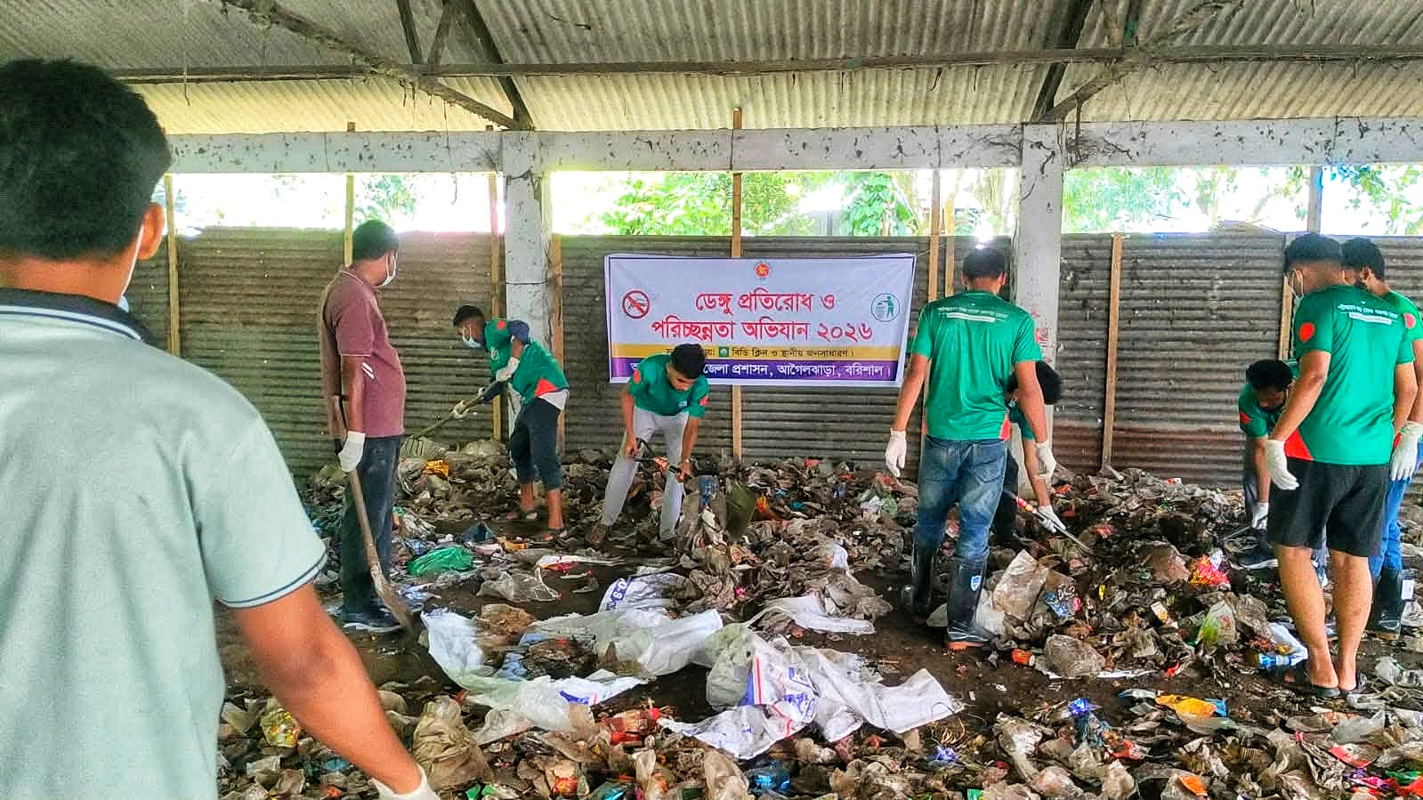 ডেঙ্গুর প্রকোপ রোধে আগৈলঝাড়ায় বিশেষ পরিচ্ছন্নতা কার্যক্রম