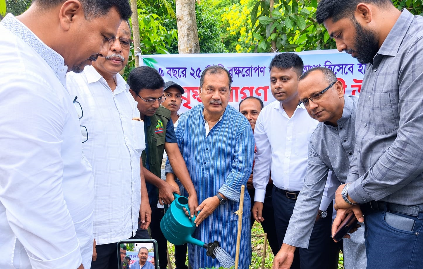 আগৈলঝাড়ায় ২৫ কোটি বৃক্ষরোপণ কর্মসূচির অংশ হিসেবে বৃক্ষরোপণ উদ্বোধন