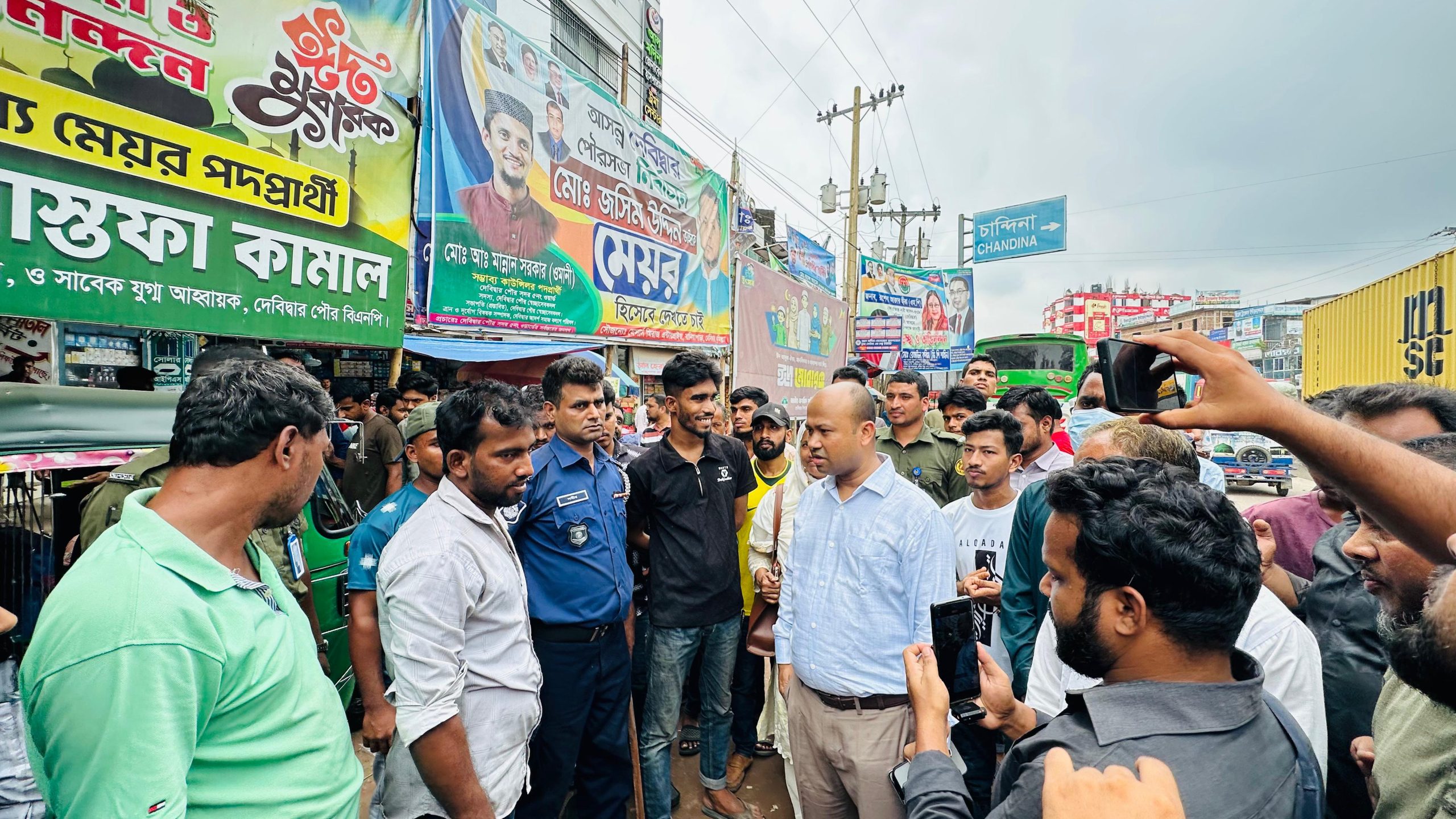 দেবিদ্বারে ৮ ফার্মেসিতে অবৈধ ও মেয়াদোত্তীর্ণ ওষুধ, জরিমানা ৪৬ হাজার টাকা