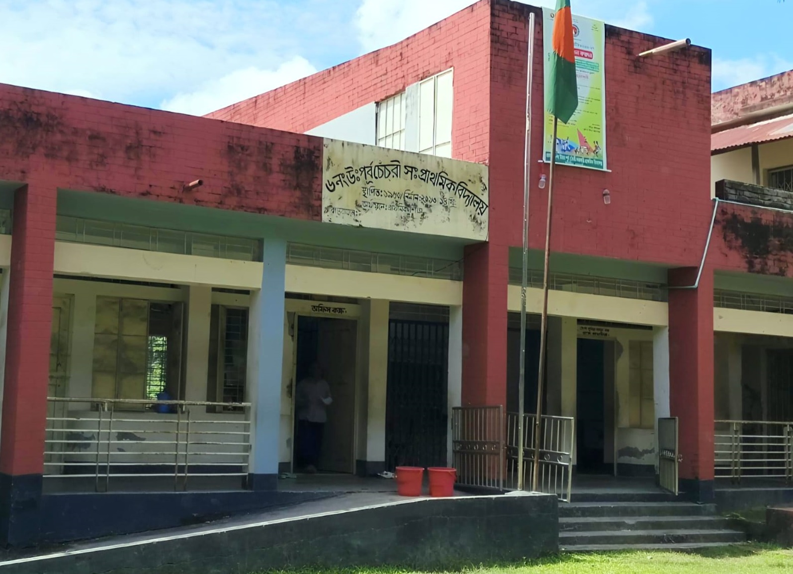 ঝালকাঠির কাঠালিয়ায় শিক্ষককে ঘিরে নানা অভিযোগ, ক্ষুব্ধ এলাকাবাসী
