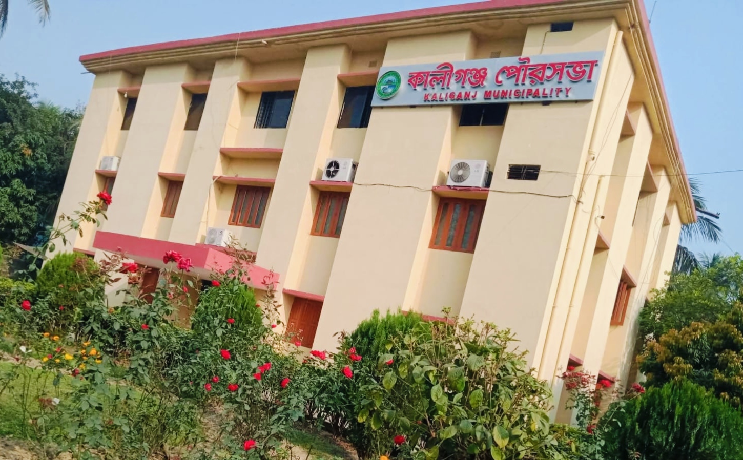 কালীগঞ্জ পৌরসভায় সেবা প্রদানে ডিজিটালাইজেশনের অভাবে ভোগান্তি চরমে