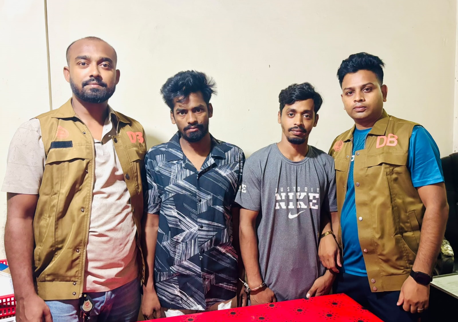 মঠবাড়িয়ায় ২০ পিস ইয়াবাসহ দুই মাদক কারবারি গ্রেফতার