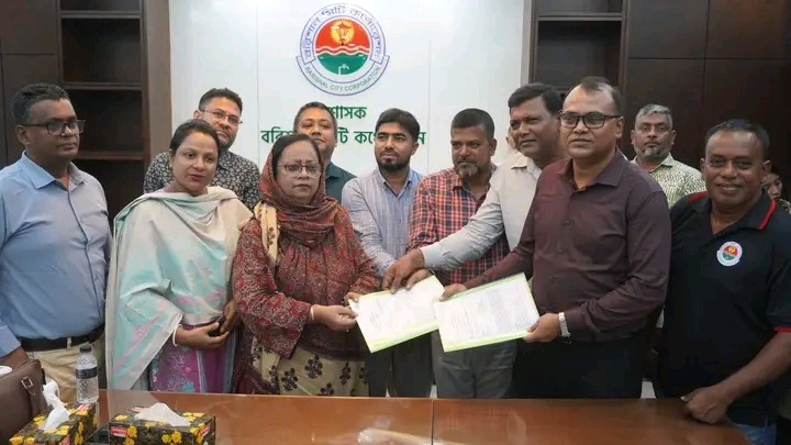 বরিশাল নগরীর পরিচ্ছন্নতায় নতুন গতি, ৮ বক্স ভ্যান ও ৩০ ডাস্টবিন দিল ওয়ার্ল্ড ভিশন