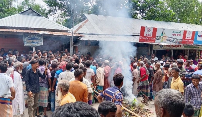 কুড়িগ্রামে সারের দাবিতে আবারও সড়ক অবরোধ কৃষকদের