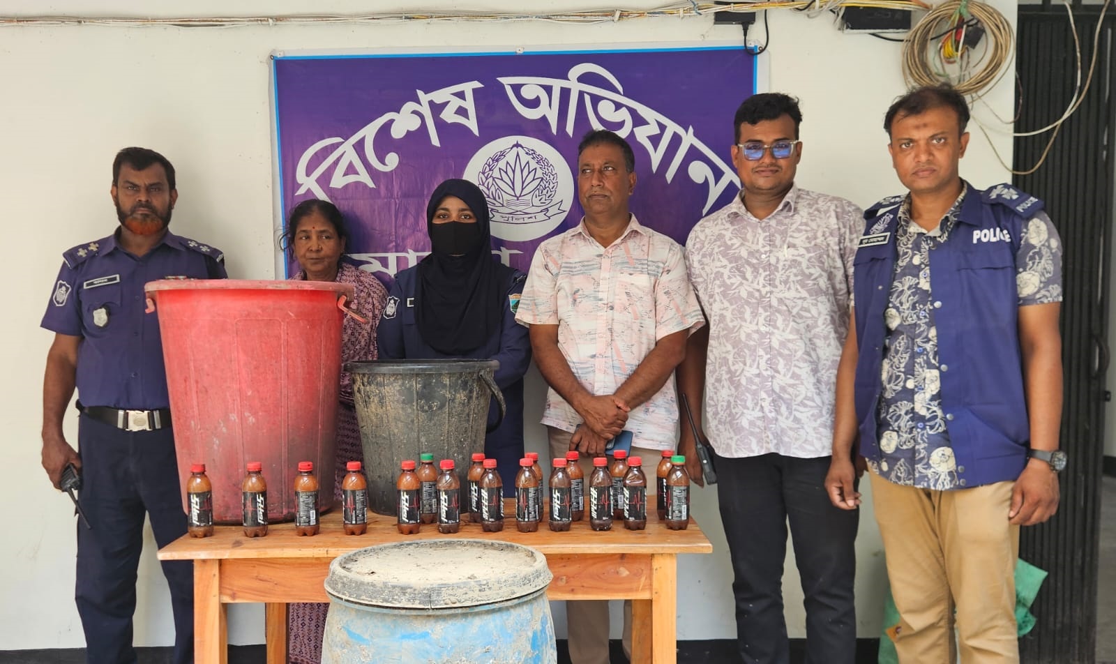 মান্দায় ২১০৫ লিটার ওয়াশ উদ্ধার, নারী আটক