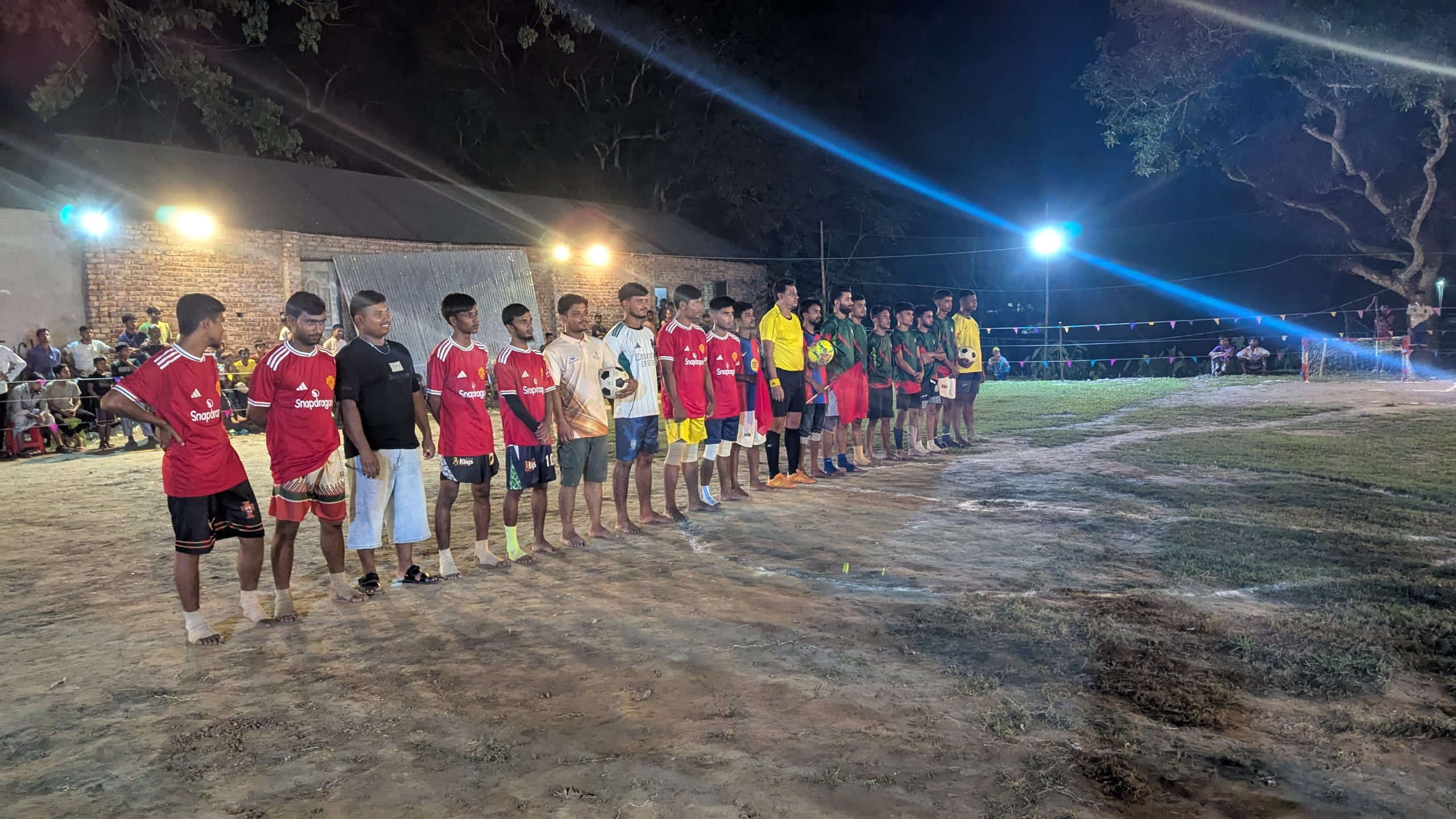 ক্যান্সার আক্রান্ত রোগীর কে অর্থ সহযোগিতা নাইট মিনিবার ফুটবল টুর্নামেন্ট আয়োজন