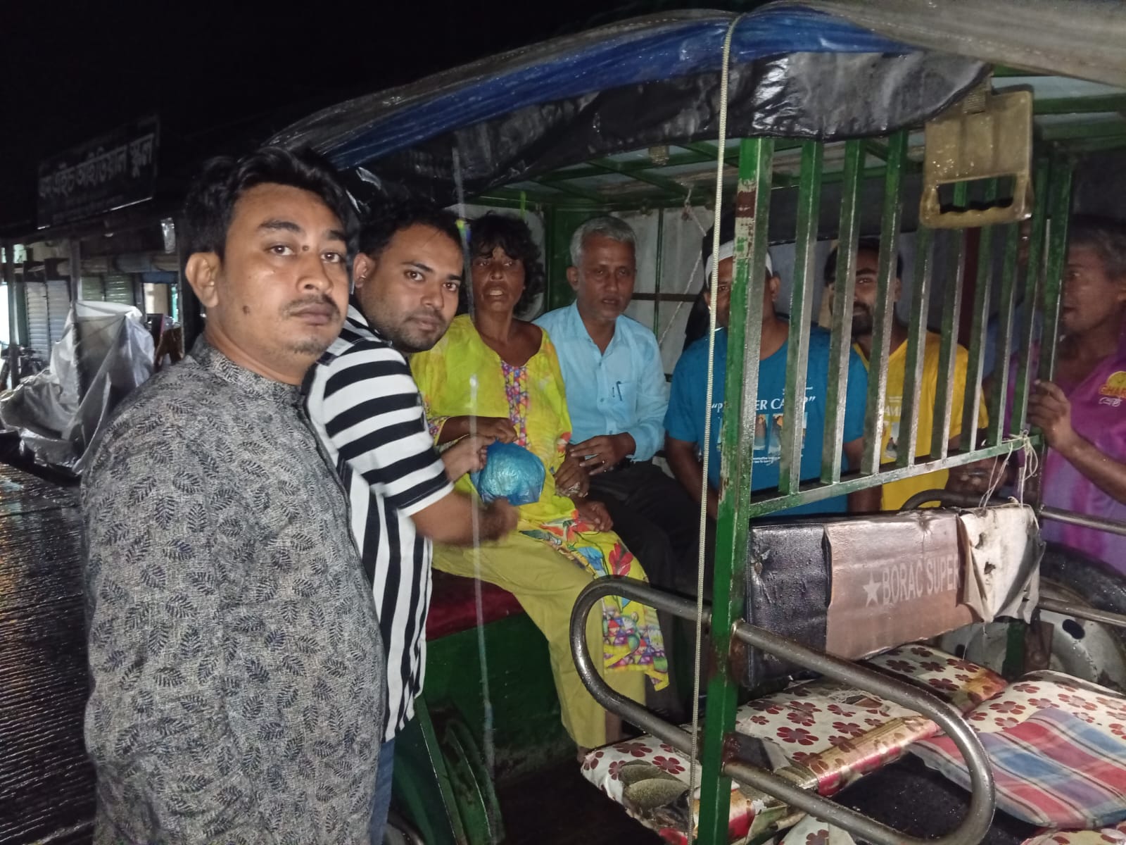রংপুরের তারাগঞ্জে মানসিক ভারসাম্যহীন নারীকে উদ্ধার করে ‘গ্লোরি’র আশ্রয়ে পাঠালেন যুবদল নেতারা