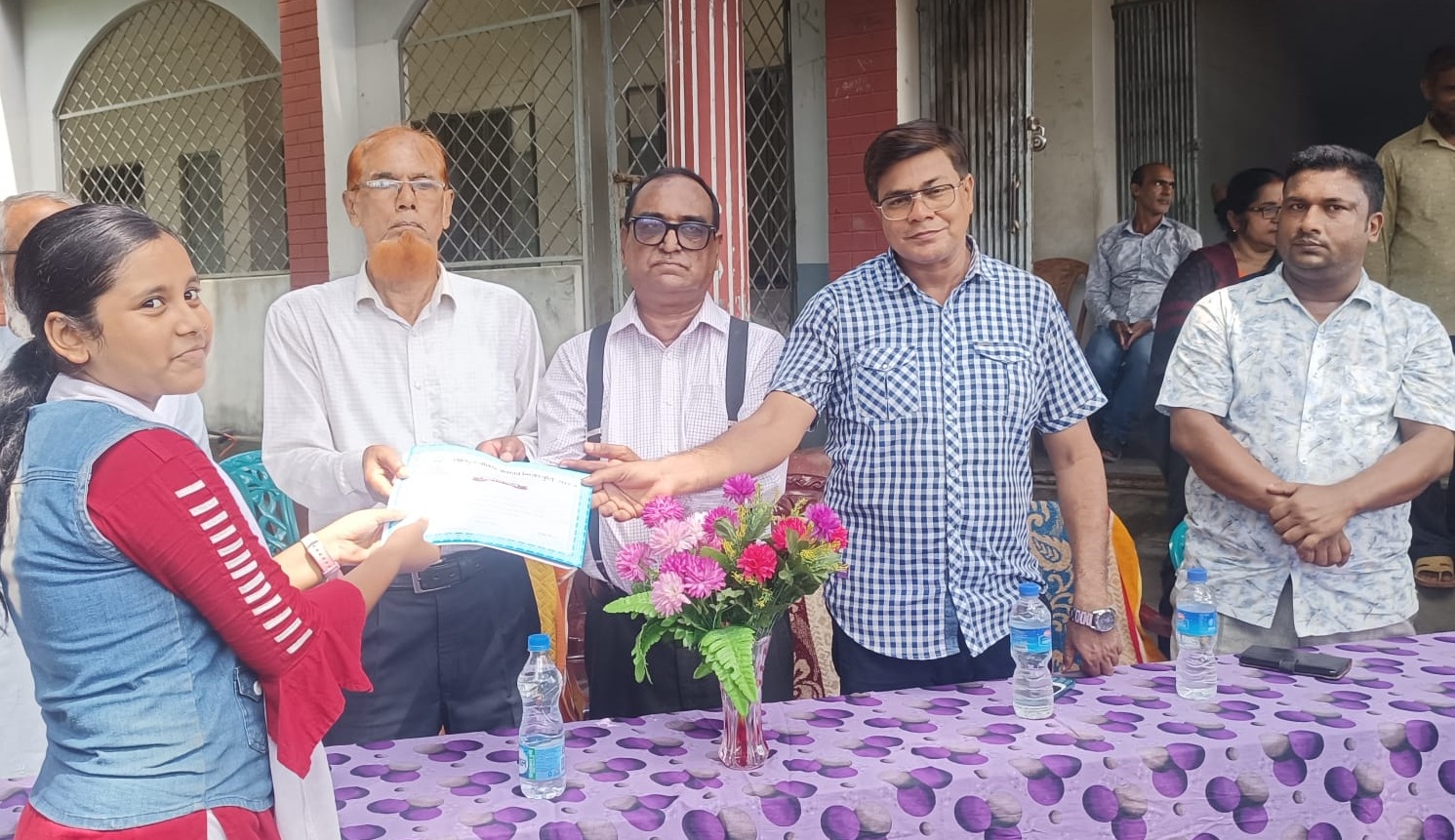 তালায় ৫০ শিক্ষার্থী পেলেন ‘আব্দুল লতিফ সরদার শিক্ষা বৃত্তি’