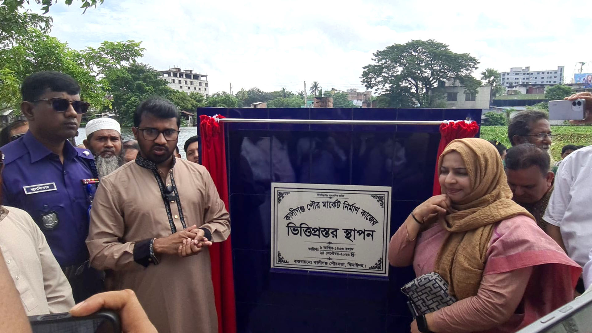 কালীগঞ্জে পৌর মার্কেট উদ্বোধন করলেন রাশেদ খাঁন