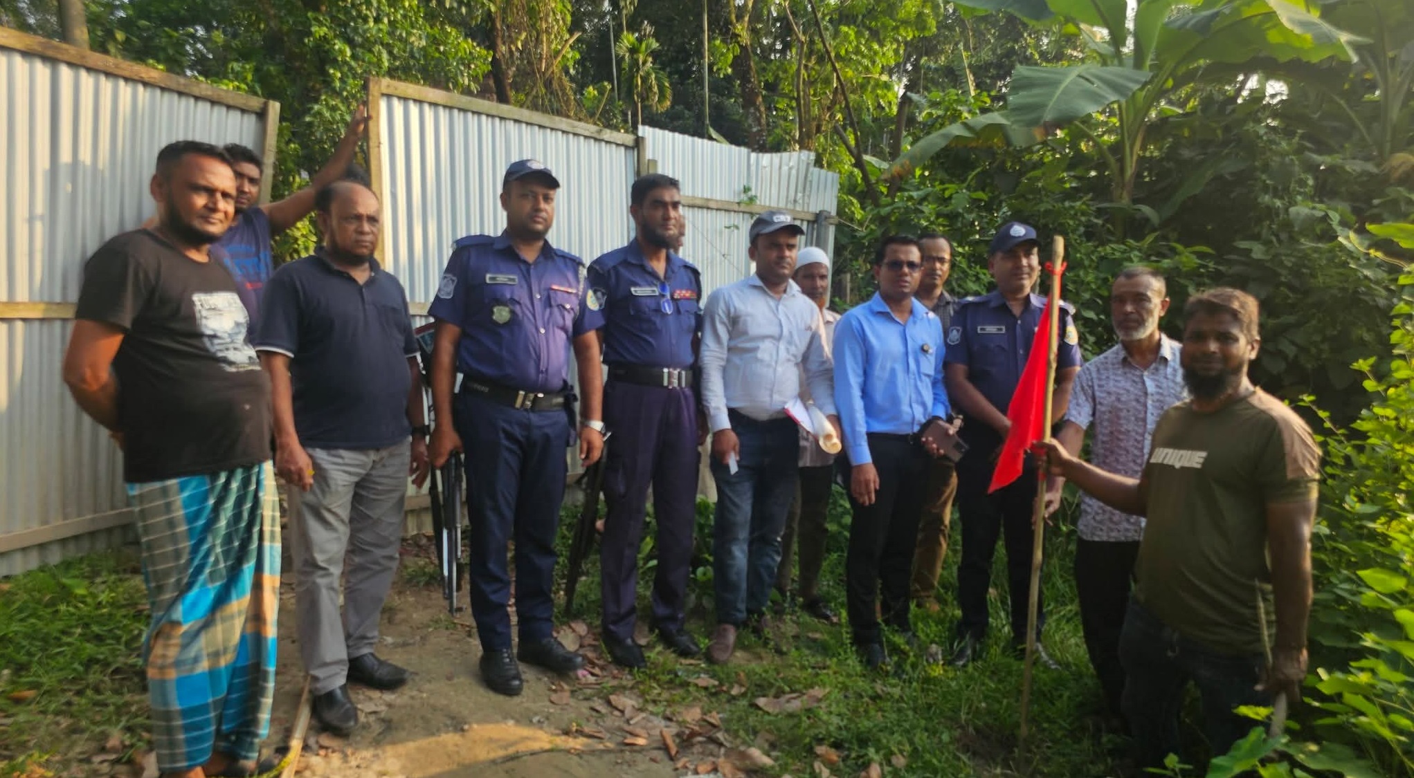 গৌরনদী উপজেলা প্রশাসনের জনসচেনতায় ভ্রাম্যমান আদালত পরিচালিত