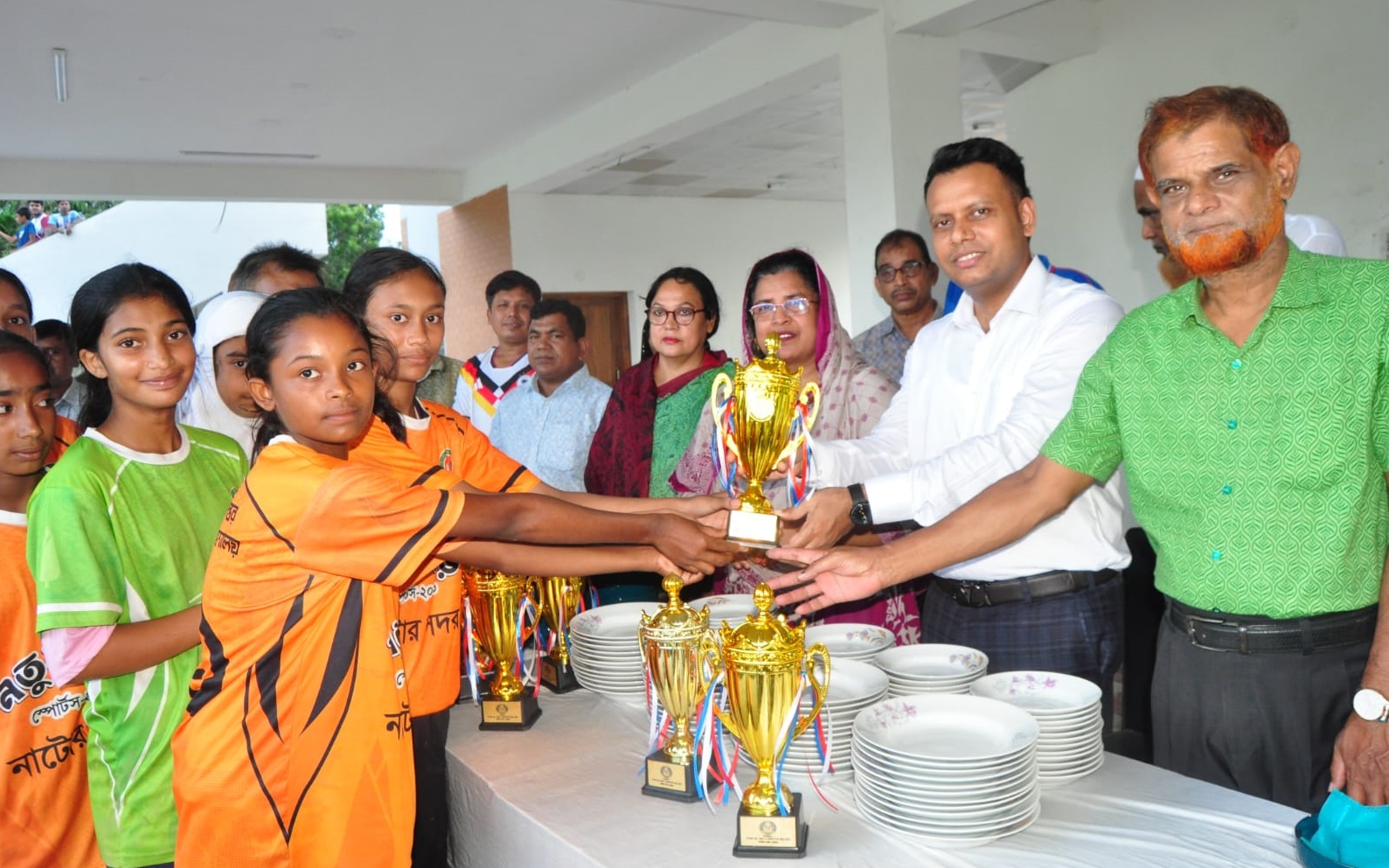 নাটোরে বিভিন্ন শিক্ষা প্রতিষ্ঠানের ক্রীড়া প্রতিযোগিতাদের মধ্যে পুরস্কার বিতরণ