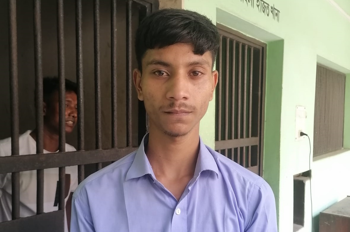 বীরগঞ্জের পল্লীতে ২১৫ পিস ট্যাপেন্ডাডলসহ মাদক ব্যবসায়ী গ্রেফতার