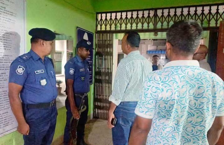 বীরগঞ্জ থানা আকস্মিক পরিদর্শন করলেন পুলিশ সুপার জেদান আল মুসা