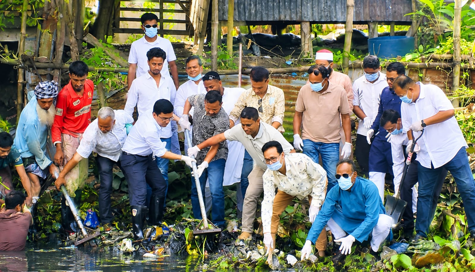 গৌরনদীতে টরকী-বাশাইল খাল অবৈধ দখলমুক্ত ও পরিচ্ছন্ন রাখতে প্রশাসনের অভিযান