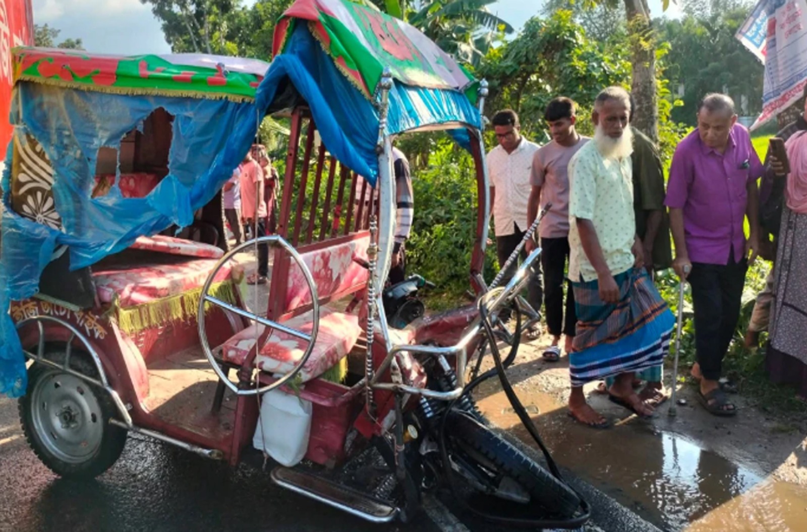 ঠাকুরগাঁও ভূল্লীতে ট্রাক-অটোর সংঘর্ষে কলেজছাত্রী নিহত, আহত ৬