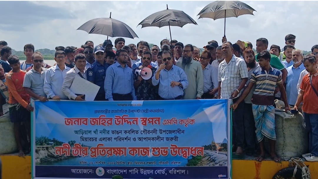 আড়িয়াল খাঁ নদীর ভাঙ্গন কবলিত এলাকা পরিদর্শনে জহির উদ্দিন স্বপন