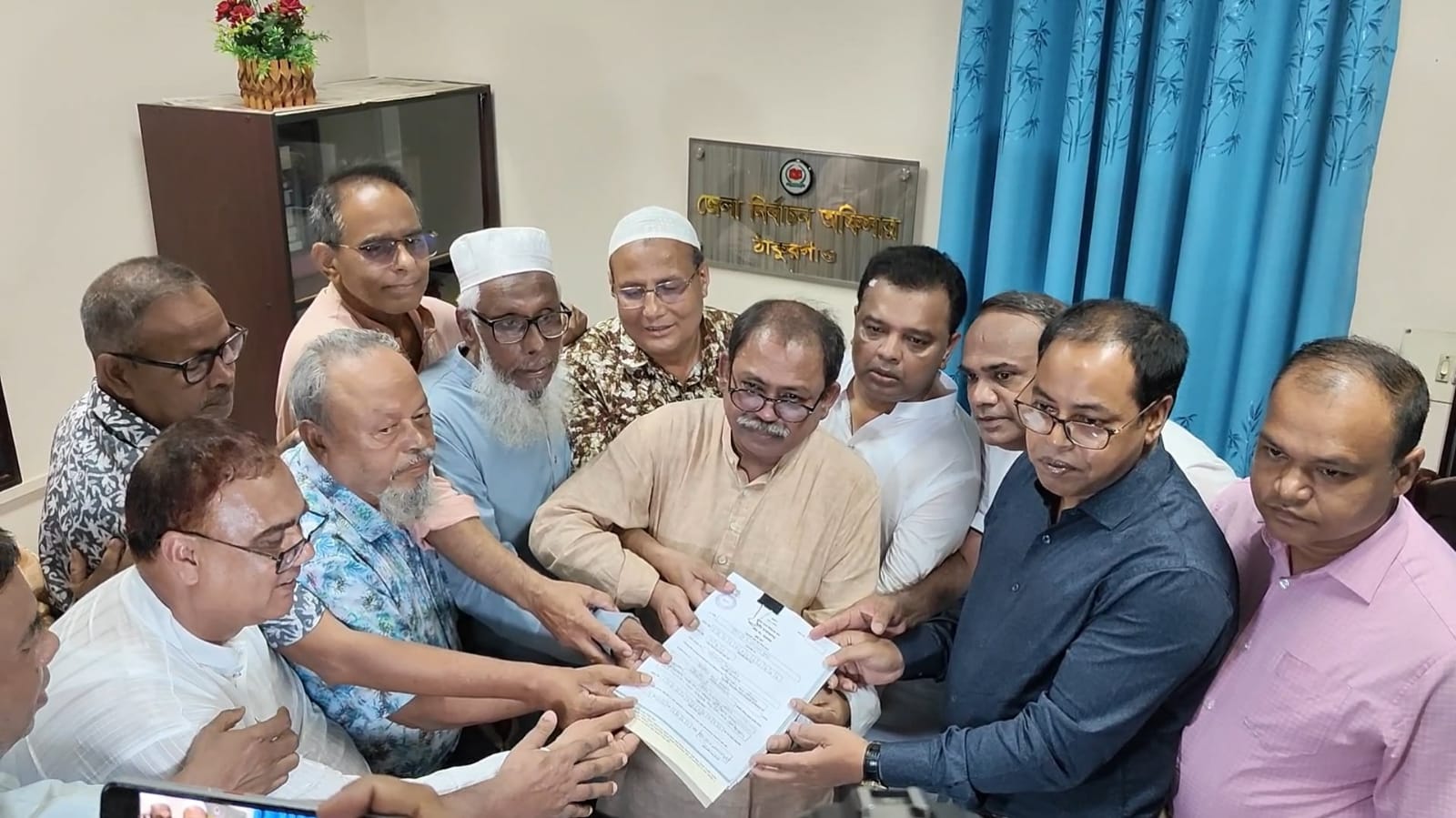 ঠাকুরগাঁও-১ উপনির্বাচনে বিএনপির প্রার্থী ফয়সল আমীনের মনোনয়ন দাখিল
