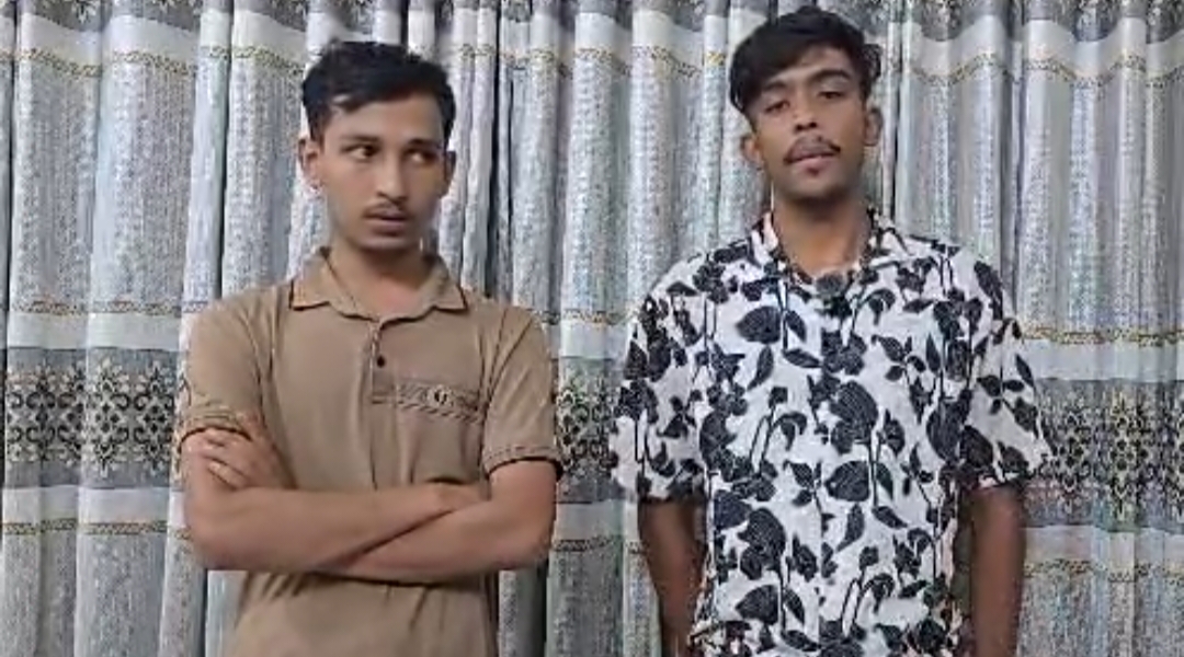 নাটোরে নারী কণ্ঠে কথা বলে প্রতারণা, প্রবাসীর পরিবারকে আইডি হ্যাক করে টাকা দাবি—লালপুরে আটক ৩