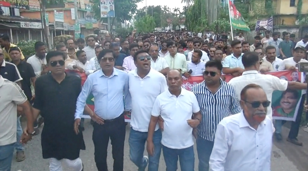 নিষিদ্ধ আওয়ামীলীগের বিরুদ্ধে নাটোরে যুবদল, স্বেচ্ছাসেবক দল ও ছাত্রদলের বিক্ষোভ মিছিল ও প্রতিবাদ সমাবেশ