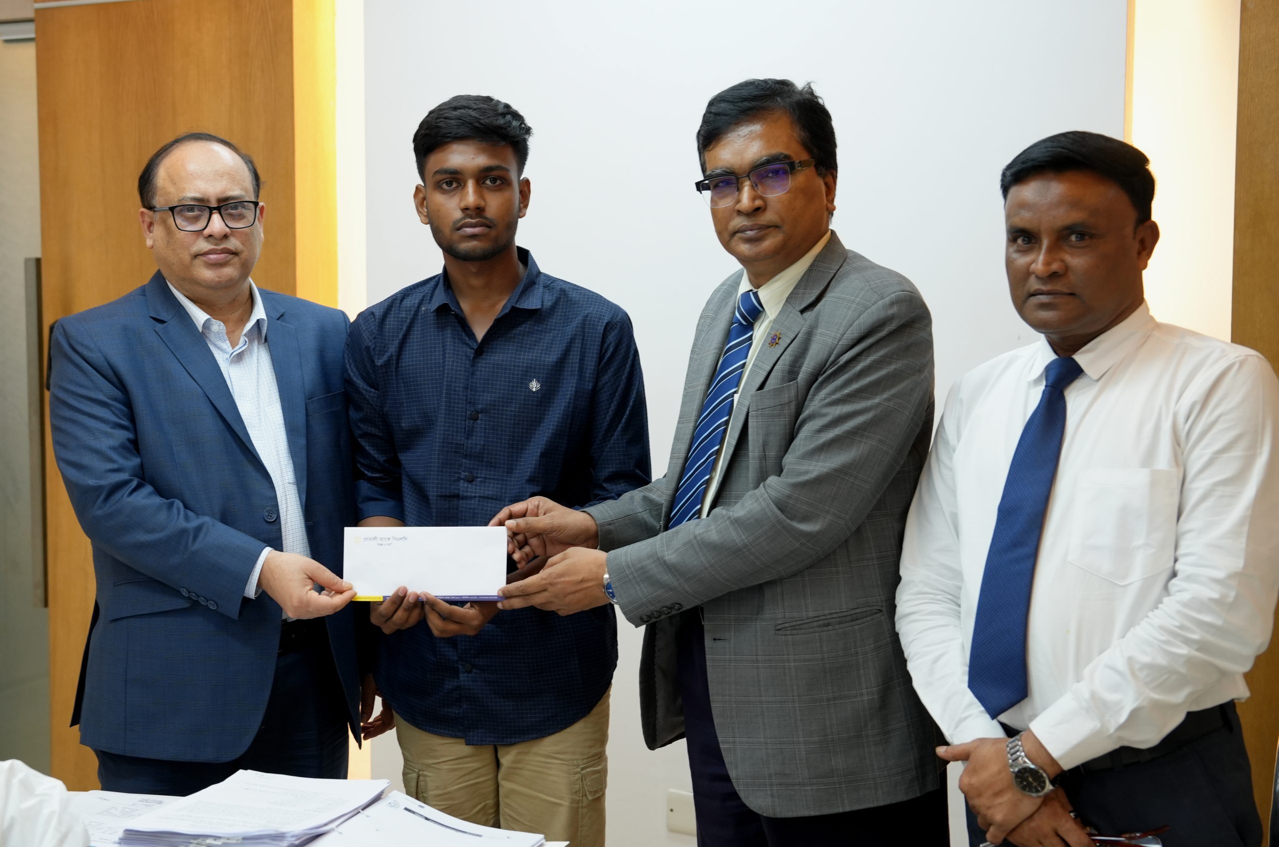 ঢাবির সেই শিক্ষার্থী আলামিনের পাশে সোনালী ব্যাংক