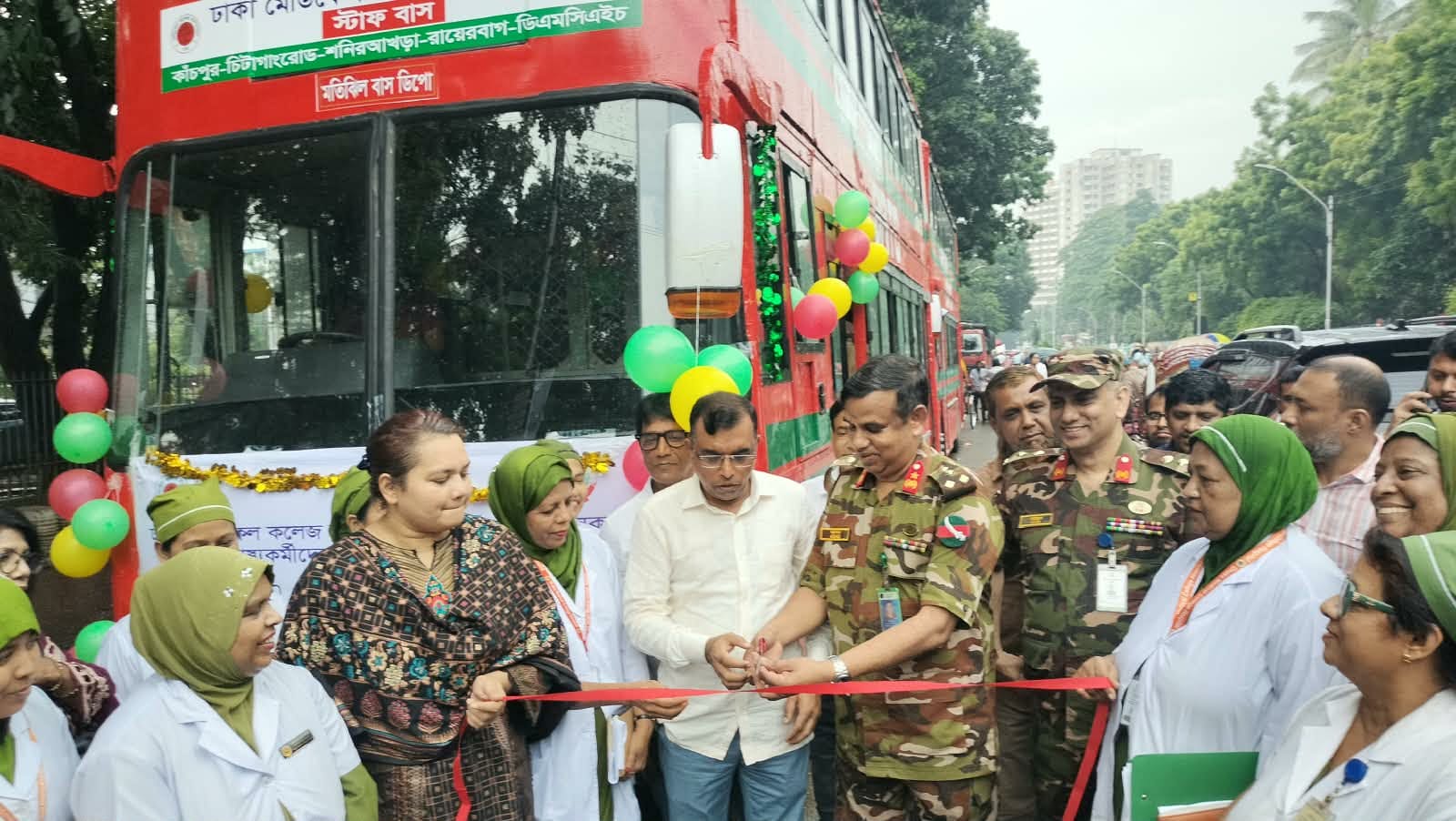 ঢামেকের স্বাস্থ্যকর্মীদের জন্য ৪ রুটে চালু হলো বিআরটিসি বাস