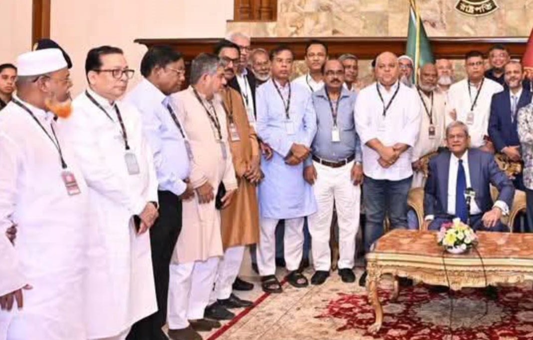 রাষ্ট্রপতির সঙ্গে ৩৩ জেলার জেলা পরিষদ প্রশাসকদের সৌজন্য সাক্ষাৎ