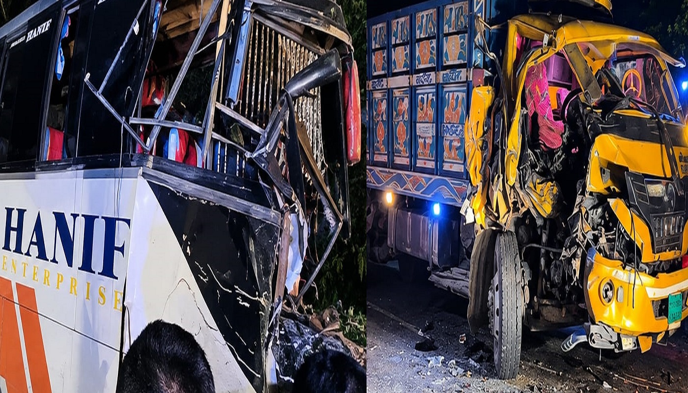 মাদারীপুরের রাজৈরে হানিফ পরিবহনের বাস-ট্রাকের সংঘর্ষ