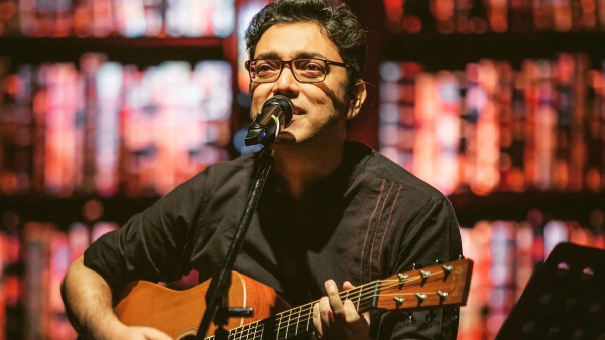 ‘আমাকে আমার মতো থাকতে দাও’ বললেও কেউ নিজের মতো থাকতে দেয় না: অনুপম