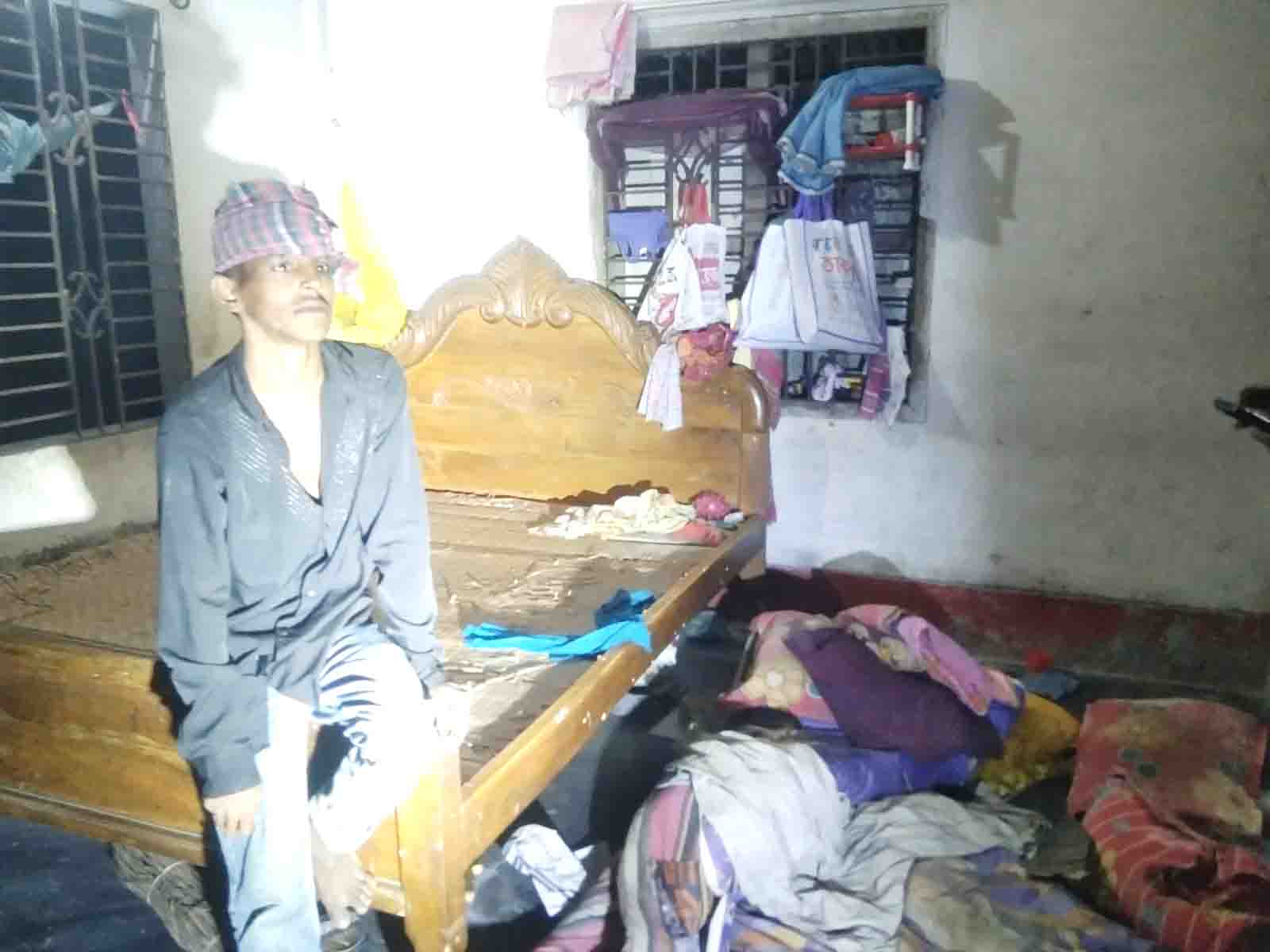 শরীয়তপুরের ভেদরগঞ্জে বাড়িঘর ভাঙচুর ও লুটপাট, অন্তঃসত্ত্বা নারীসহ আহত ৫
