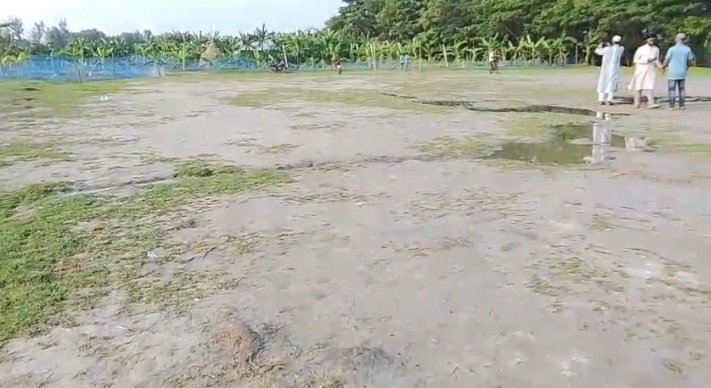স্থানীয়দের আন্দোলন ও সাংবাদিকদের লেখনীর প্রতিফলন, কমলনগরে এক একর জমিতে গণকবর