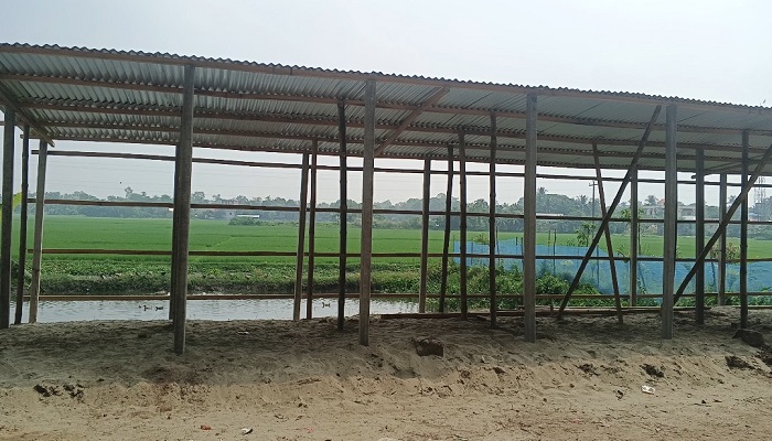 সরাইলে প্রবাসীর চলাচলের পথ আটকে দোকান নির্মাণের অভিযোগ