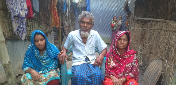 ডোমারে দুরারোগ্য রোগে আক্রান্ত স্বপন মিয়া’র বাঁচার আকুতি