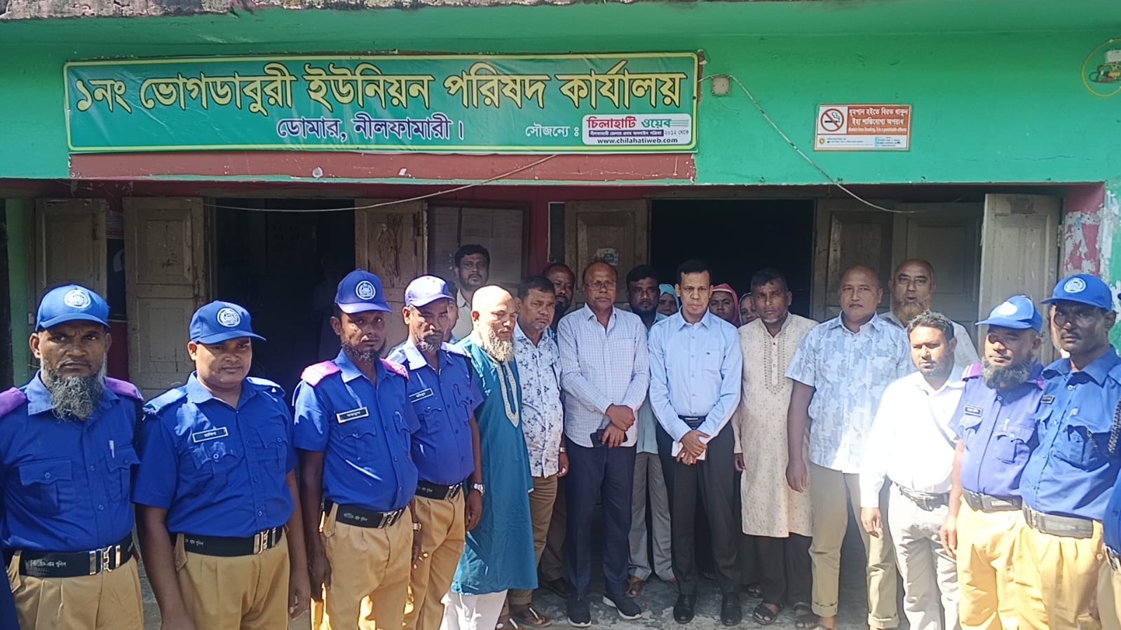 ডোমারের ভোগডাবুরী ইউপি পরিদর্শনে জেলা প্রশাসক