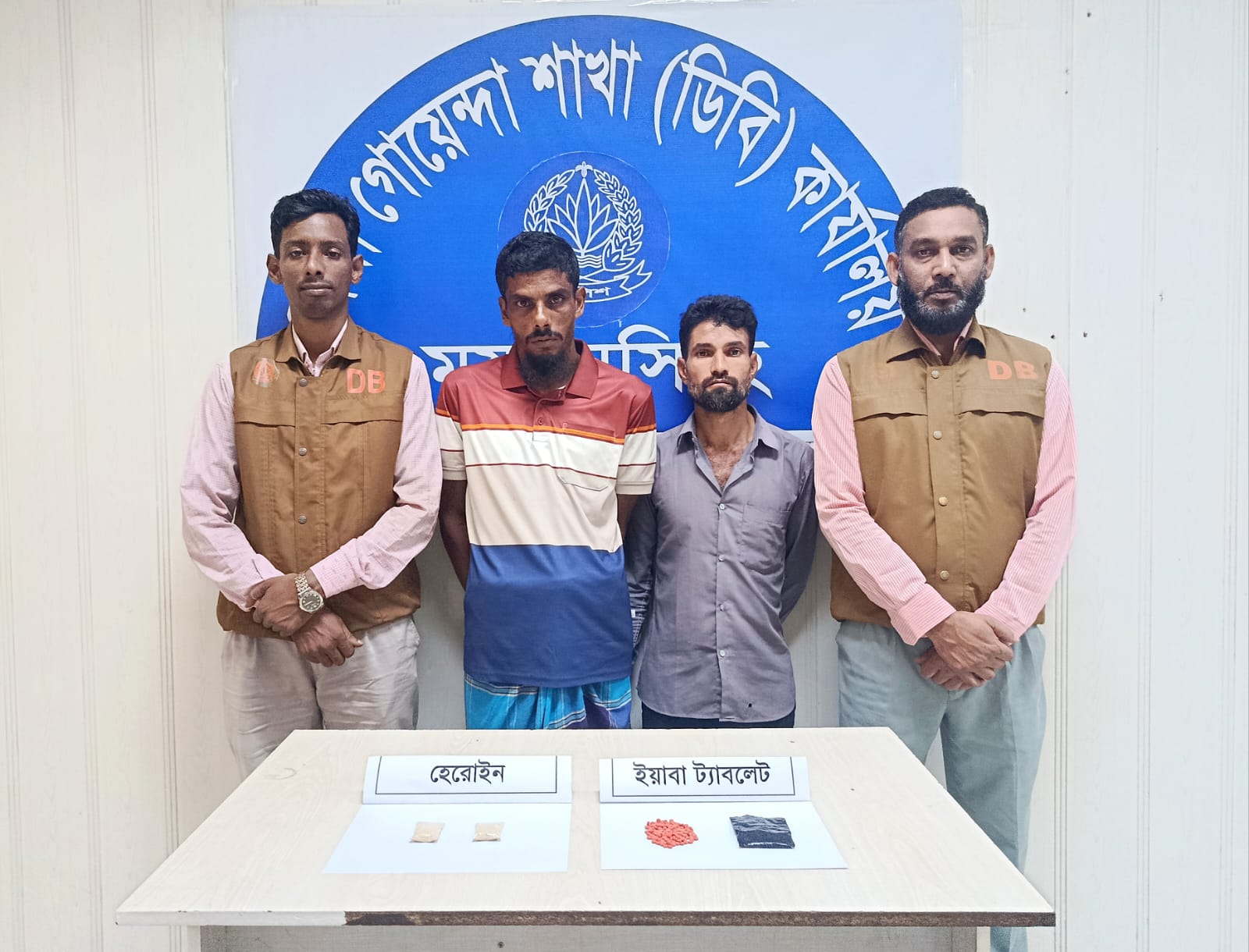 ডিবি পুলিশের অভিযানে ইয়াবা-হেরোইনসহ গ্রেপ্তার ২ উদ্ধার ২০০ পিস ইয়াবা, ১০ গ্রাম হেরোইন ও মোটরসাইকেল
