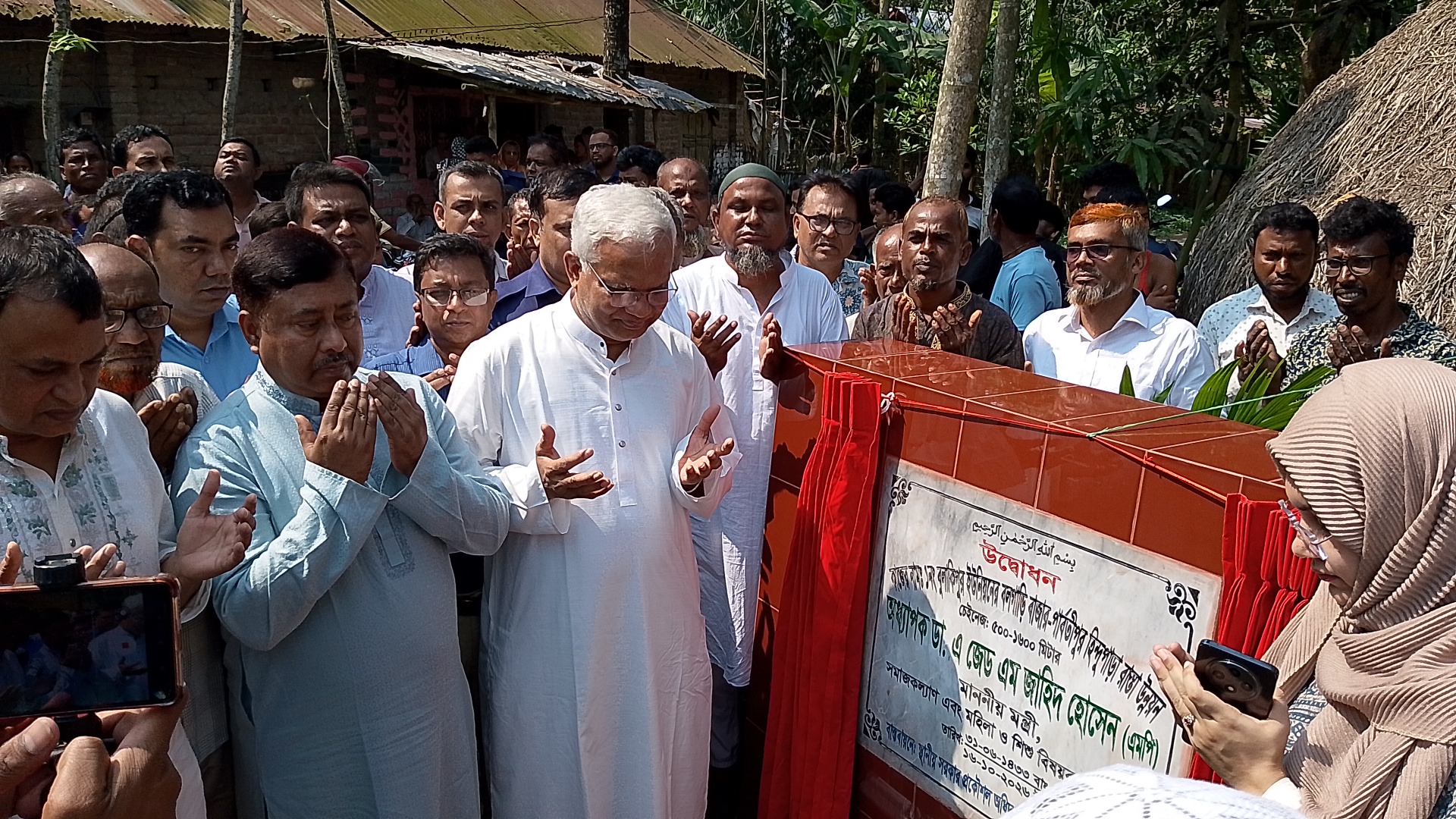 ঘোড়াঘাটের চার ইউনিয়নে একাধিক সড়ক উন্নয়নকাজের উদ্বোধন করলেন মন্ত্রী জাহিদ হোসেন
