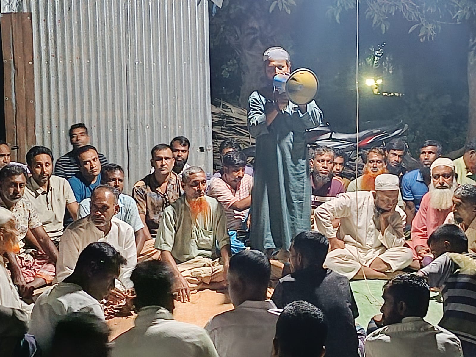 সিংড়ায় ৫০ বছরের জমি বিরোধের নিরসন করলেন চেয়ারম্যান প্রার্থী কামরুল