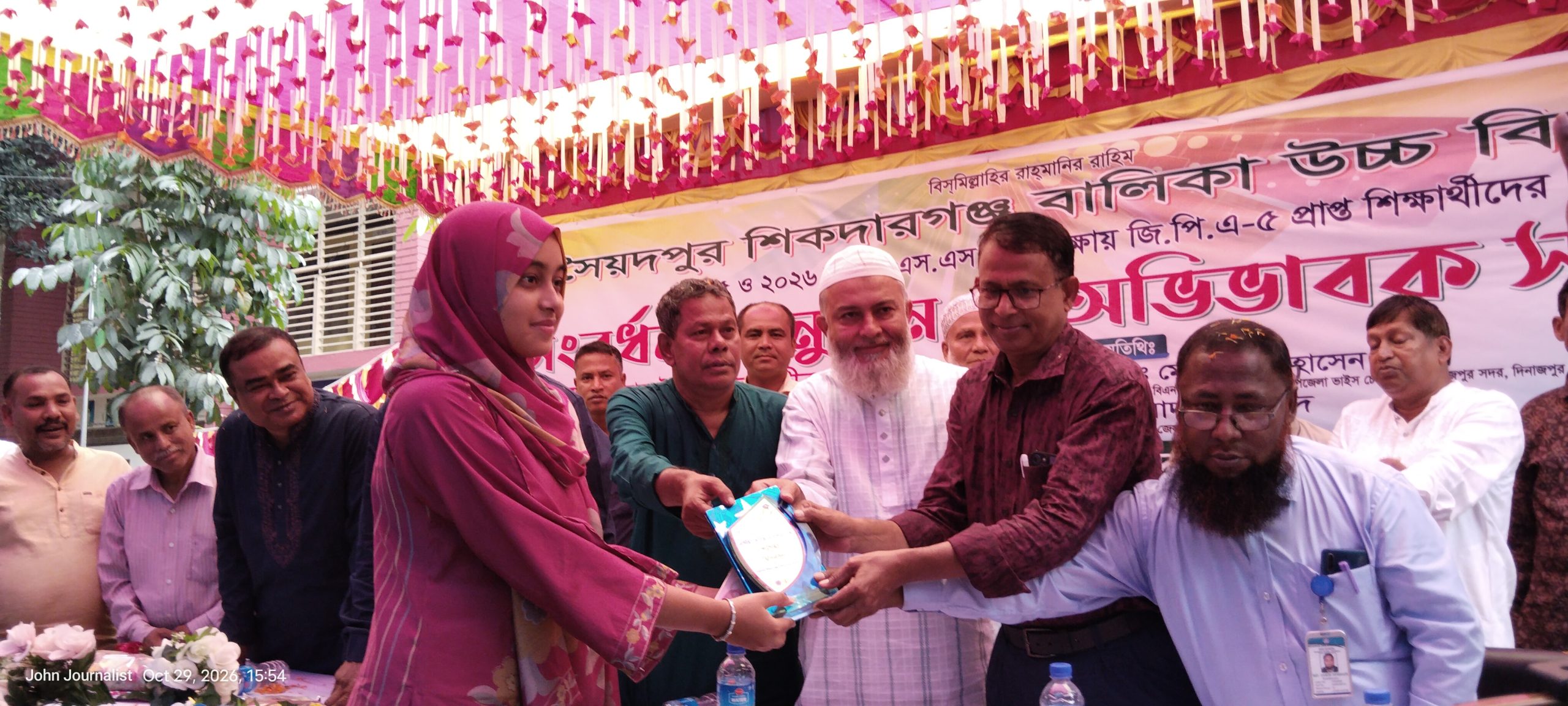 দিনাজপুরে জিপিএ-৫ প্রাপ্ত কৃতী শিক্ষার্থীদের সংবর্ধনা
