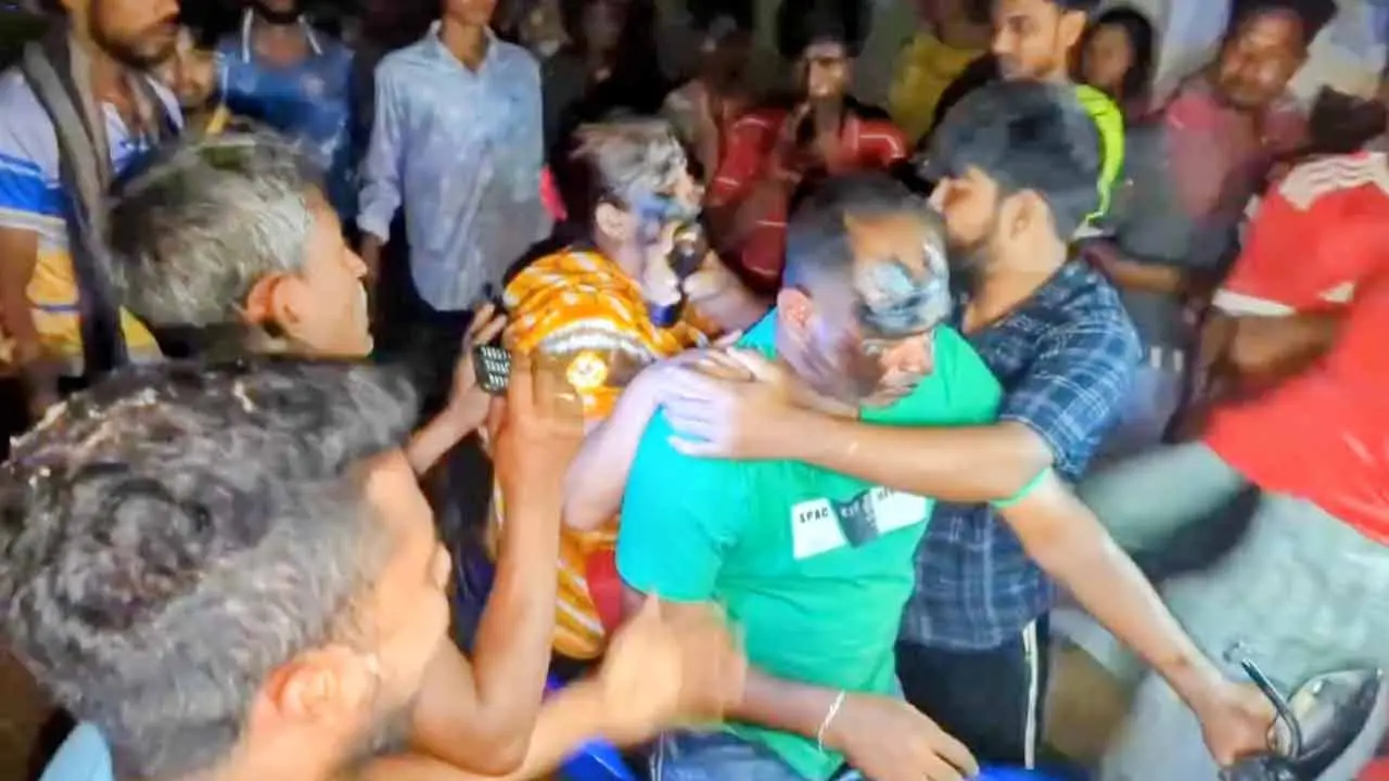 স্ত্রীকে সঙ্গে রেখেই শ্যালিকাকে বিয়ে, মুখে চুন-কালি মাখিয়ে গ্রামছাড়া