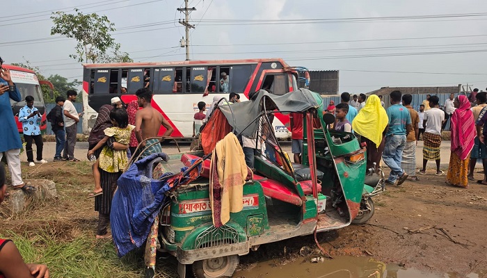দেবিদ্বারে ট্রাকের ধাক্কায় প্রাণ গেল আরমানের
