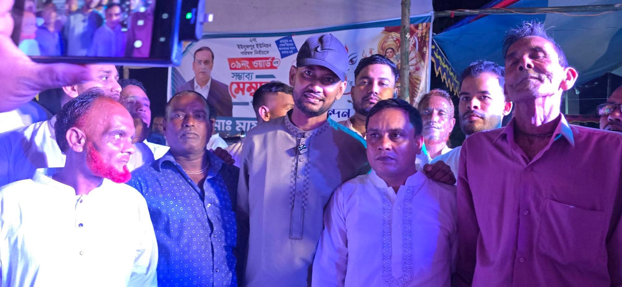 দেবিদ্বারে দুর্গাপূজার মণ্ডপ পরিদর্শনে সম্ভাব্য মেম্বার পদপ্রার্থী মামুন মিয়া