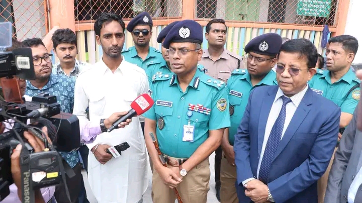 বরিশালে শারদীয় দুর্গাপূজা শান্তিপূর্ণ ও উৎসবমুখর করতে পুলিশ সদস্যদের সতর্ক থাকার নির্দেশ