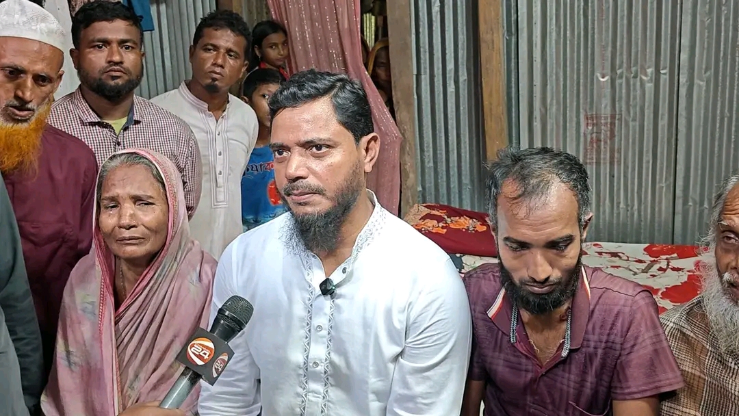 বাউফলে অসহায় পরিবারের পাশে ড. শফিকুল ইসলাম মাসুদ এমপি, স্থায়ী কর্মসংস্থানের আশ্বাস
