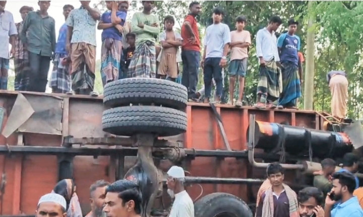 রৌমারীতে ট্রাক-ইজিবাইক সংঘর্ষে ৫ জন নিহত, একই পরিবারের ৩ জন