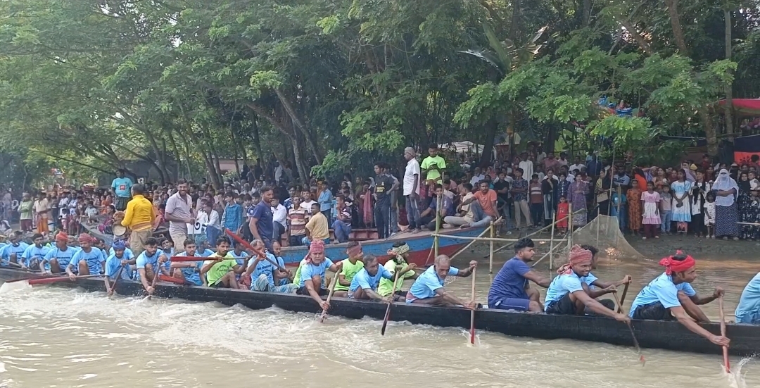 মাদারীপুরের কুমার নদে নৌকাবাইচ, বৈঠার ছন্দে মুখর পূর্ব গাছবাড়িয়