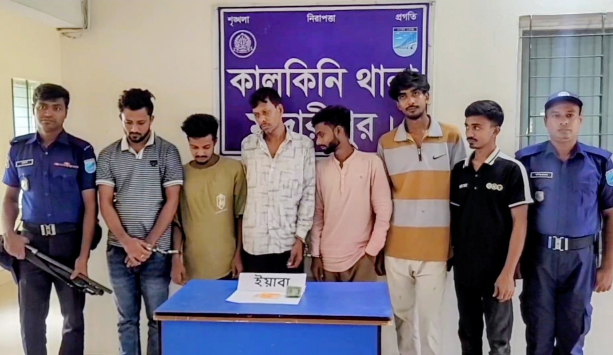 মাদারীপুরের কালকিনিতে ১০৪ পিস ইয়াবাসহ ৬ মাদক কারবারি গ্রেপ্তার
