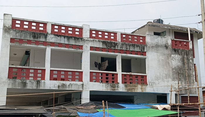 কালীগঞ্জে কর্তৃপক্ষের গাফিলতিতে ৬ বছরে চালু হয়নি ২ কোটি টাকার হাটচাঁদনী