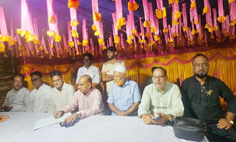 কালীগঞ্জে বিএনপি নেতা হামিদুল ইসলামের পূজামন্ডপ পরিদর্শন